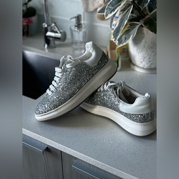Blondo Glitter WATERPROOF Shoes - Picture 3 of 11